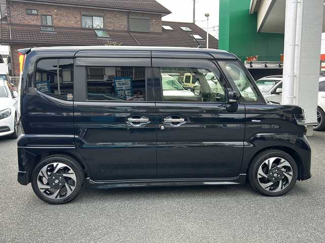 スズキ スペーシア カスタム HYBRID XS ターボ 埼玉県 2025(令7)年 0.6万km 黒 ワンオーナー/運転席エアバッグ	/助手席エアバッグ	/サイドエアバッグ	/ABS(アンチロックブレーキ)/前席シートベルトプリテンショナー	/前席シートベルトフォースリミッター/後席３点式シートベルト/サイドインパクトバー/ブレーキアシスト/衝突安全ボディー/EBD（電子制動力配分装置）	/盗難防止システム	/その他安全装備	ESP/エアコン	フルオート/パワーウィンドウ	/集中ドアロック	/ステアリングチルト機構/クルーズコントロール/本革巻きステアリング/アルミホイール	15インチ標準/分割可倒式リアシート	分割式/UVカットガラス	/プライバシーガラス	/エアコン	フルオート/パワーウィンドウ	/集中ドアロック