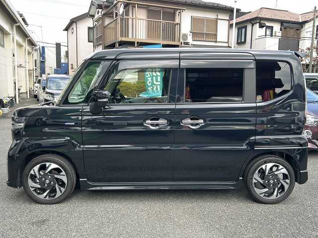 スズキ スペーシア カスタム HYBRID XS ターボ 埼玉県 2025(令7)年 0.6万km 黒 ワンオーナー/運転席エアバッグ	/助手席エアバッグ	/サイドエアバッグ	/ABS(アンチロックブレーキ)/前席シートベルトプリテンショナー	/前席シートベルトフォースリミッター/後席３点式シートベルト/サイドインパクトバー/ブレーキアシスト/衝突安全ボディー/EBD（電子制動力配分装置）	/盗難防止システム	/その他安全装備	ESP/エアコン	フルオート/パワーウィンドウ	/集中ドアロック	/ステアリングチルト機構/クルーズコントロール/本革巻きステアリング/アルミホイール	15インチ標準/分割可倒式リアシート	分割式/UVカットガラス	/プライバシーガラス	/エアコン	フルオート/パワーウィンドウ	/集中ドアロック