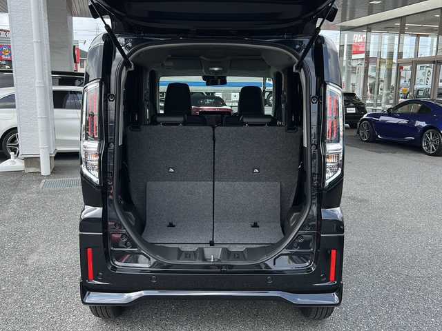 スズキ スペーシア カスタム HYBRID XS ターボ 埼玉県 2025(令7)年 0.6万km 黒 ワンオーナー/運転席エアバッグ	/助手席エアバッグ	/サイドエアバッグ	/ABS(アンチロックブレーキ)/前席シートベルトプリテンショナー	/前席シートベルトフォースリミッター/後席３点式シートベルト/サイドインパクトバー/ブレーキアシスト/衝突安全ボディー/EBD（電子制動力配分装置）	/盗難防止システム	/その他安全装備	ESP/エアコン	フルオート/パワーウィンドウ	/集中ドアロック	/ステアリングチルト機構/クルーズコントロール/本革巻きステアリング/アルミホイール	15インチ標準/分割可倒式リアシート	分割式/UVカットガラス	/プライバシーガラス	/エアコン	フルオート/パワーウィンドウ	/集中ドアロック