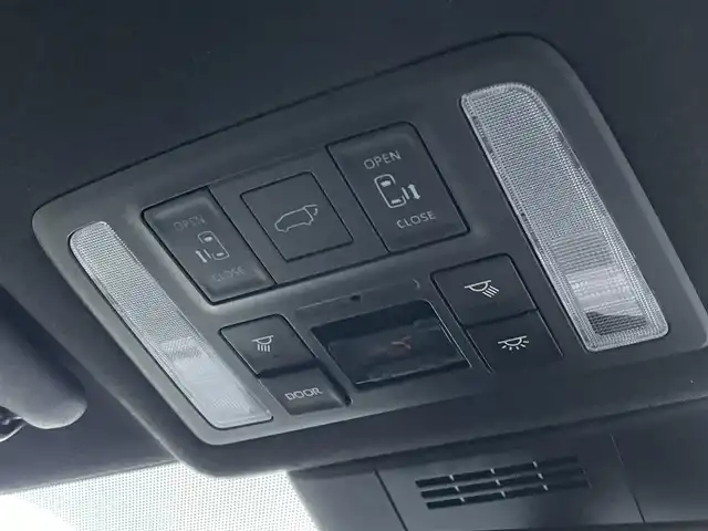 トヨタ ノア ハイブリッド S－Z 東京都 2024(令6)年 1.7万km アティチュードブラックマイカ /セーフティセンス//ヘッドアップディスプレイ//ブラインドスポットモニタ//プリクラッシュセーフティ//レーントレーシングアシスト//レーダークルーズコントロール//ハイビームアシスト//駐車支援//クリアランスソナー//純正10.5型ナビ//Bluetooth/TV/HDMI/CD/DVD//AppleCarplay/androidauto//パノラミックビューモニター//三眼LEDライト（プロジェクター式）//快適利便パッケージHI/・運転席/セカンドシート　シートヒーター/・ハンズフリーパワースライド/・電動リアゲート/・2列目キャプテンシート＆オットマン/・ナノイーX//ビルトインETC2.0//AC1500W電源