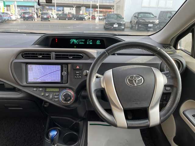 トヨタ アクア G 石川県 2013(平25)年 8.1万km グレーメタリック 純正ナビ　フルセグＴＶ　ＥＴＣ　ドラレコ　スマートキー　プッシュスタート　電動ミラー　社外アルミホイール　社外アルミ＆スタッドレス積み込み