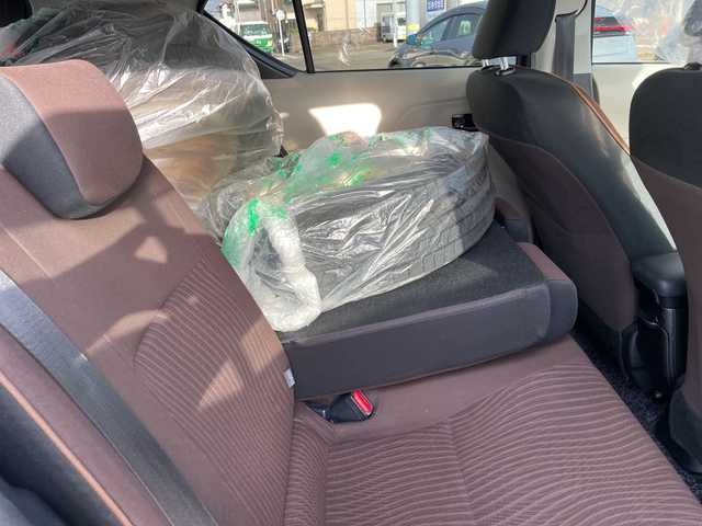 トヨタ アクア G 石川県 2013(平25)年 8.1万km グレーメタリック 純正ナビ　フルセグＴＶ　ＥＴＣ　ドラレコ　スマートキー　プッシュスタート　電動ミラー　社外アルミホイール　社外アルミ＆スタッドレス積み込み