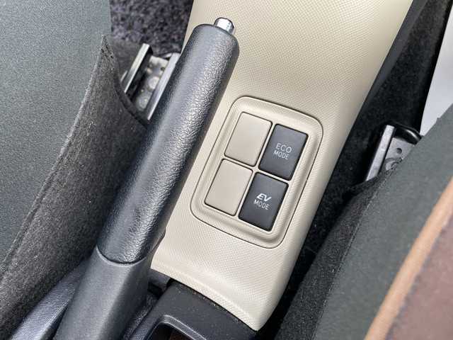 トヨタ アクア G 石川県 2013(平25)年 8.1万km グレーメタリック 純正ナビ　フルセグＴＶ　ＥＴＣ　ドラレコ　スマートキー　プッシュスタート　電動ミラー　社外アルミホイール　社外アルミ＆スタッドレス積み込み