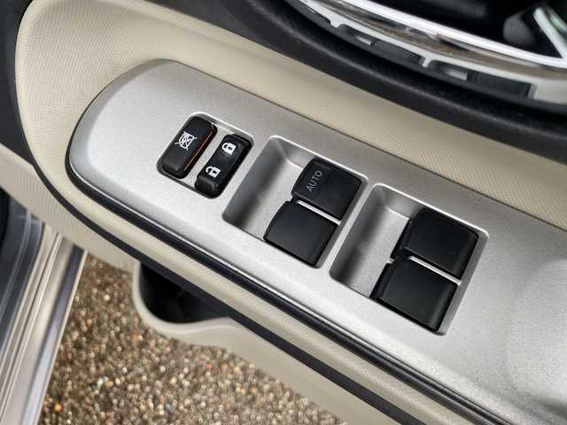 トヨタ アクア G 石川県 2013(平25)年 8.1万km グレーメタリック 純正ナビ　フルセグＴＶ　ＥＴＣ　ドラレコ　スマートキー　プッシュスタート　電動ミラー　社外アルミホイール　社外アルミ＆スタッドレス積み込み