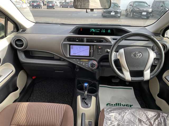 トヨタ アクア G 石川県 2013(平25)年 8.1万km グレーメタリック 純正ナビ　フルセグＴＶ　ＥＴＣ　ドラレコ　スマートキー　プッシュスタート　電動ミラー　社外アルミホイール　社外アルミ＆スタッドレス積み込み