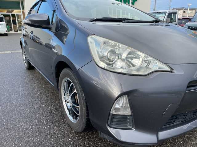 トヨタ アクア G 石川県 2013(平25)年 8.1万km グレーメタリック 純正ナビ　フルセグＴＶ　ＥＴＣ　ドラレコ　スマートキー　プッシュスタート　電動ミラー　社外アルミホイール　社外アルミ＆スタッドレス積み込み