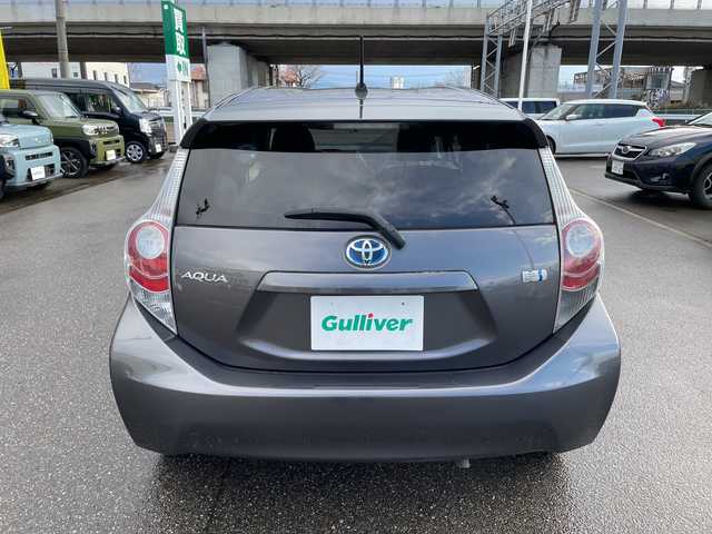 トヨタ アクア G 石川県 2013(平25)年 8.1万km グレーメタリック 純正ナビ　フルセグＴＶ　ＥＴＣ　ドラレコ　スマートキー　プッシュスタート　電動ミラー　社外アルミホイール　社外アルミ＆スタッドレス積み込み