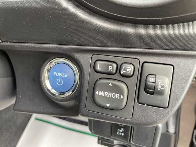 トヨタ アクア G 石川県 2013(平25)年 8.1万km グレーメタリック 純正ナビ　フルセグＴＶ　ＥＴＣ　ドラレコ　スマートキー　プッシュスタート　電動ミラー　社外アルミホイール　社外アルミ＆スタッドレス積み込み