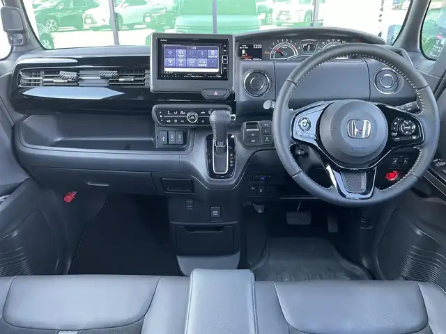 ホンダ Ｎ ＢＯＸ カスタム L ターボ 香川県 2023(令5)年 3.4万km プラチナホワイトパール 登録時走行距離：33181km/ディーラー純正ナビ/　CD DVD BT フルセグTV/バックカメラ/ホンダセンシング/レーダークルーズコントロール/レーンキープアシスト/クリアランスソナー/LEDヘッドライト/オートライト/フォグランプ/レベライザヘッドライト/ホールド機能付き電子パーキングブレーキ/ハーフレザーシート/シートヒーター/ロールサンシェード/ISOFIX/前後ドライブレコーダー/ビルトインETC/プッシュスタート/スマートキー/スペアキー/新車時保証書/ワンオーナー