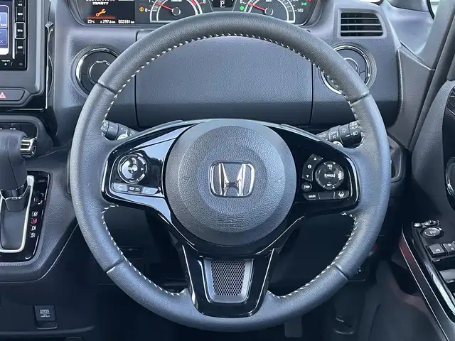 ホンダ Ｎ ＢＯＸ カスタム L ターボ 香川県 2023(令5)年 3.4万km プラチナホワイトパール 登録時走行距離：33181km/ディーラー純正ナビ/　CD DVD BT フルセグTV/バックカメラ/ホンダセンシング/レーダークルーズコントロール/レーンキープアシスト/クリアランスソナー/LEDヘッドライト/オートライト/フォグランプ/レベライザヘッドライト/ホールド機能付き電子パーキングブレーキ/ハーフレザーシート/シートヒーター/ロールサンシェード/ISOFIX/前後ドライブレコーダー/ビルトインETC/プッシュスタート/スマートキー/スペアキー/新車時保証書/ワンオーナー