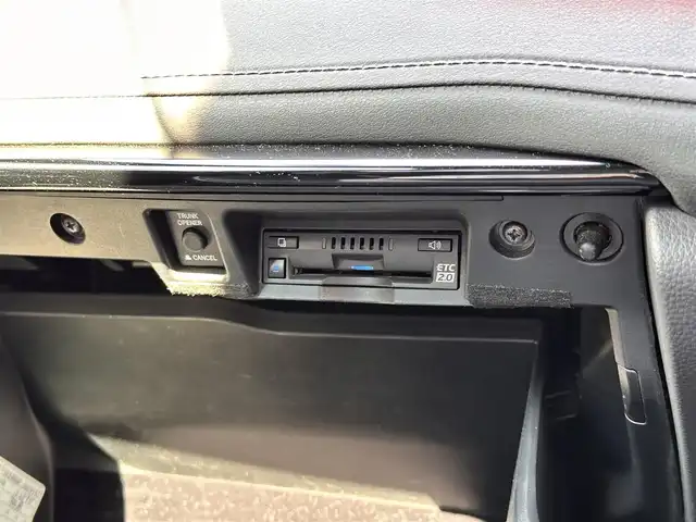 トヨタ クラウン ハイブリッド RS アドバンス 宮城県 2018(平30)年 9.3万km ホワイトパールクリスタルシャイン デジタルインナーミラー/レザーシートパッケージ/・黒革シート/・シートベンチレーション/＝＝＝/セーフティセンス/・レーントレーシングアシスト/・レーダークルーズコントロール/・プリクラッシュセーフティ/・アダプティブハイビーム/・ロードサインアシスト/・先行車発進告知機能/ブラインドスポットモニター/リアクロストラフィックオートブレーキ/リアクロストラフィックアラート/純正ナビ/・CD/DVD/・Bluetooth/・フルセグTV/バックカメラ/ビルトインETC2.0/ドライブレコーダー/GPSレーダー探知機（TZ-R101）/AC100V/100W/革巻きステアリング/パドルシフト/シートヒーター/ステアリングヒーター/パワーシート（運転席メモリー機能付）/電動パーキングブレーキ/ブレーキホールド/3眼LEDヘッドランプ/シーケンシャルターンランプ/フォグランプ/オートライト/スマートキー＆プッシュスタート/電動格納ミラー/純正18インチAW/フロアマット/ドアバイザー/W/サイド/カーテンエアバッグ