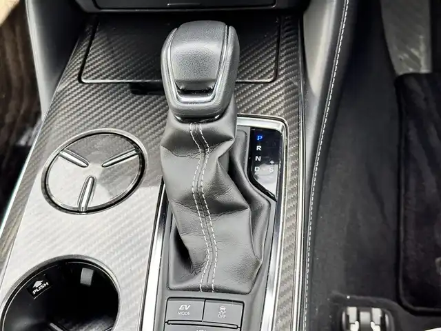 トヨタ クラウン ハイブリッド RS アドバンス 宮城県 2018(平30)年 9.3万km ホワイトパールクリスタルシャイン デジタルインナーミラー/レザーシートパッケージ/・黒革シート/・シートベンチレーション/＝＝＝/セーフティセンス/・レーントレーシングアシスト/・レーダークルーズコントロール/・プリクラッシュセーフティ/・アダプティブハイビーム/・ロードサインアシスト/・先行車発進告知機能/ブラインドスポットモニター/リアクロストラフィックオートブレーキ/リアクロストラフィックアラート/純正ナビ/・CD/DVD/・Bluetooth/・フルセグTV/バックカメラ/ビルトインETC2.0/ドライブレコーダー/GPSレーダー探知機（TZ-R101）/AC100V/100W/革巻きステアリング/パドルシフト/シートヒーター/ステアリングヒーター/パワーシート（運転席メモリー機能付）/電動パーキングブレーキ/ブレーキホールド/3眼LEDヘッドランプ/シーケンシャルターンランプ/フォグランプ/オートライト/スマートキー＆プッシュスタート/電動格納ミラー/純正18インチAW/フロアマット/ドアバイザー/W/サイド/カーテンエアバッグ