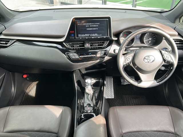 トヨタ Ｃ－ＨＲ G 岐阜県 2017(平29)年 3.7万km ホワイトパールクリスタルシャイン 登録時走行距離：36729km/純正ナビ（NSZT-Y66T）/バックカメラ/フルセグテレビ・Bluetooth/トヨタセーフティーセンス/レーダークルーズコントロール/リアクロストラフィックアラート/コーナーセンサー/ブラインドスポットモニター/レーンキープアシスト/ビルトインETC/LEDヘッドライト/オートライト/オートマチックハイビーム/ドライブレコーダー/ハーフレザーシート/純正フロアマット/純正アルミホイール/プッシュスタート/スマートキー