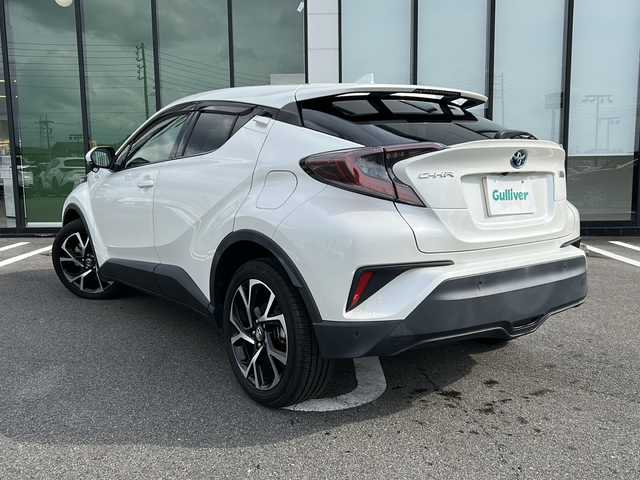 トヨタ Ｃ－ＨＲ G 岐阜県 2017(平29)年 3.7万km ホワイトパールクリスタルシャイン 登録時走行距離：36729km/純正ナビ（NSZT-Y66T）/バックカメラ/フルセグテレビ・Bluetooth/トヨタセーフティーセンス/レーダークルーズコントロール/リアクロストラフィックアラート/コーナーセンサー/ブラインドスポットモニター/レーンキープアシスト/ビルトインETC/LEDヘッドライト/オートライト/オートマチックハイビーム/ドライブレコーダー/ハーフレザーシート/純正フロアマット/純正アルミホイール/プッシュスタート/スマートキー