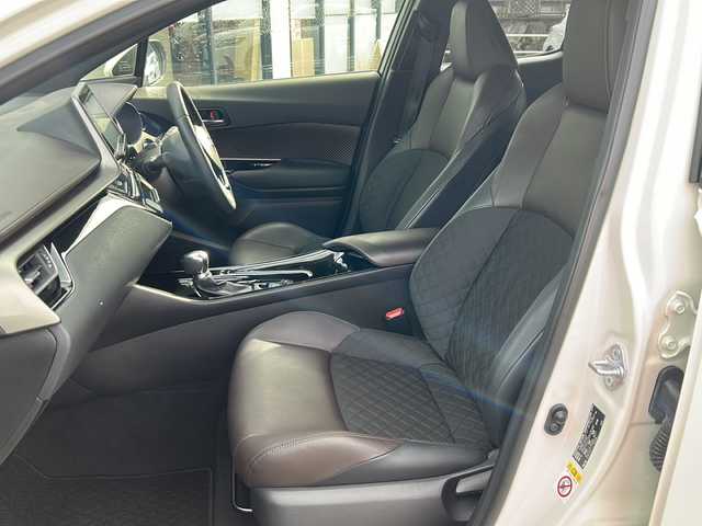 トヨタ Ｃ－ＨＲ G 岐阜県 2017(平29)年 3.7万km ホワイトパールクリスタルシャイン 登録時走行距離：36729km/純正ナビ（NSZT-Y66T）/バックカメラ/フルセグテレビ・Bluetooth/トヨタセーフティーセンス/レーダークルーズコントロール/リアクロストラフィックアラート/コーナーセンサー/ブラインドスポットモニター/レーンキープアシスト/ビルトインETC/LEDヘッドライト/オートライト/オートマチックハイビーム/ドライブレコーダー/ハーフレザーシート/純正フロアマット/純正アルミホイール/プッシュスタート/スマートキー