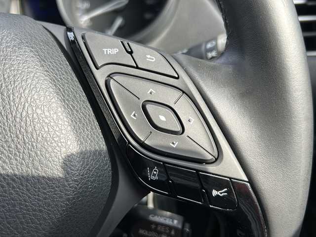 トヨタ Ｃ－ＨＲ G 岐阜県 2017(平29)年 3.7万km ホワイトパールクリスタルシャイン 登録時走行距離：36729km/純正ナビ（NSZT-Y66T）/バックカメラ/フルセグテレビ・Bluetooth/トヨタセーフティーセンス/レーダークルーズコントロール/リアクロストラフィックアラート/コーナーセンサー/ブラインドスポットモニター/レーンキープアシスト/ビルトインETC/LEDヘッドライト/オートライト/オートマチックハイビーム/ドライブレコーダー/ハーフレザーシート/純正フロアマット/純正アルミホイール/プッシュスタート/スマートキー