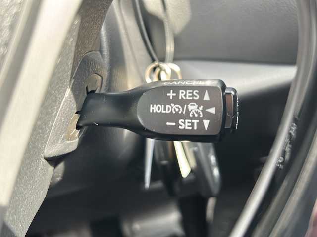 トヨタ Ｃ－ＨＲ G 岐阜県 2017(平29)年 3.7万km ホワイトパールクリスタルシャイン 登録時走行距離：36729km/純正ナビ（NSZT-Y66T）/バックカメラ/フルセグテレビ・Bluetooth/トヨタセーフティーセンス/レーダークルーズコントロール/リアクロストラフィックアラート/コーナーセンサー/ブラインドスポットモニター/レーンキープアシスト/ビルトインETC/LEDヘッドライト/オートライト/オートマチックハイビーム/ドライブレコーダー/ハーフレザーシート/純正フロアマット/純正アルミホイール/プッシュスタート/スマートキー