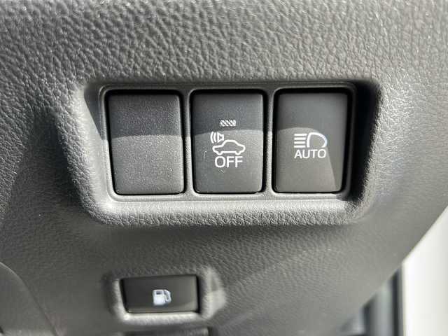 トヨタ Ｃ－ＨＲ G 岐阜県 2017(平29)年 3.7万km ホワイトパールクリスタルシャイン 登録時走行距離：36729km/純正ナビ（NSZT-Y66T）/バックカメラ/フルセグテレビ・Bluetooth/トヨタセーフティーセンス/レーダークルーズコントロール/リアクロストラフィックアラート/コーナーセンサー/ブラインドスポットモニター/レーンキープアシスト/ビルトインETC/LEDヘッドライト/オートライト/オートマチックハイビーム/ドライブレコーダー/ハーフレザーシート/純正フロアマット/純正アルミホイール/プッシュスタート/スマートキー