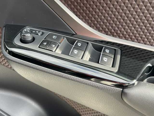 トヨタ Ｃ－ＨＲ G 岐阜県 2017(平29)年 3.7万km ホワイトパールクリスタルシャイン 登録時走行距離：36729km/純正ナビ（NSZT-Y66T）/バックカメラ/フルセグテレビ・Bluetooth/トヨタセーフティーセンス/レーダークルーズコントロール/リアクロストラフィックアラート/コーナーセンサー/ブラインドスポットモニター/レーンキープアシスト/ビルトインETC/LEDヘッドライト/オートライト/オートマチックハイビーム/ドライブレコーダー/ハーフレザーシート/純正フロアマット/純正アルミホイール/プッシュスタート/スマートキー