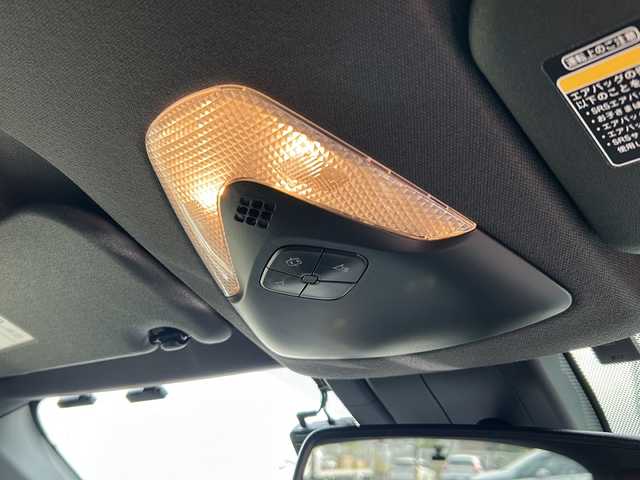 トヨタ Ｃ－ＨＲ G 岐阜県 2017(平29)年 3.7万km ホワイトパールクリスタルシャイン 登録時走行距離：36729km/純正ナビ（NSZT-Y66T）/バックカメラ/フルセグテレビ・Bluetooth/トヨタセーフティーセンス/レーダークルーズコントロール/リアクロストラフィックアラート/コーナーセンサー/ブラインドスポットモニター/レーンキープアシスト/ビルトインETC/LEDヘッドライト/オートライト/オートマチックハイビーム/ドライブレコーダー/ハーフレザーシート/純正フロアマット/純正アルミホイール/プッシュスタート/スマートキー