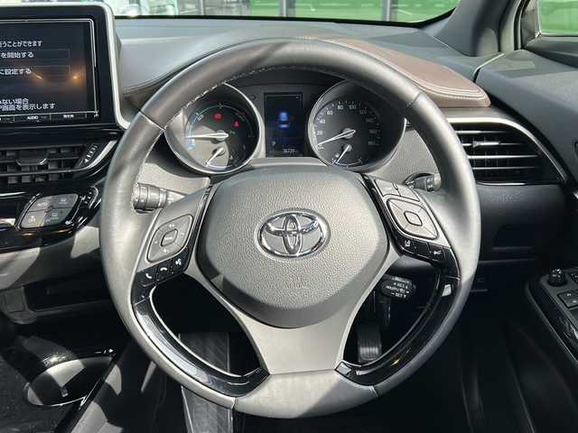 トヨタ Ｃ－ＨＲ G 岐阜県 2017(平29)年 3.7万km ホワイトパールクリスタルシャイン 登録時走行距離：36729km/純正ナビ（NSZT-Y66T）/バックカメラ/フルセグテレビ・Bluetooth/トヨタセーフティーセンス/レーダークルーズコントロール/リアクロストラフィックアラート/コーナーセンサー/ブラインドスポットモニター/レーンキープアシスト/ビルトインETC/LEDヘッドライト/オートライト/オートマチックハイビーム/ドライブレコーダー/ハーフレザーシート/純正フロアマット/純正アルミホイール/プッシュスタート/スマートキー