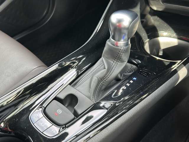 トヨタ Ｃ－ＨＲ G 岐阜県 2017(平29)年 3.7万km ホワイトパールクリスタルシャイン 登録時走行距離：36729km/純正ナビ（NSZT-Y66T）/バックカメラ/フルセグテレビ・Bluetooth/トヨタセーフティーセンス/レーダークルーズコントロール/リアクロストラフィックアラート/コーナーセンサー/ブラインドスポットモニター/レーンキープアシスト/ビルトインETC/LEDヘッドライト/オートライト/オートマチックハイビーム/ドライブレコーダー/ハーフレザーシート/純正フロアマット/純正アルミホイール/プッシュスタート/スマートキー