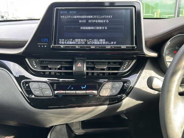 トヨタ Ｃ－ＨＲ G 岐阜県 2017(平29)年 3.7万km ホワイトパールクリスタルシャイン 登録時走行距離：36729km/純正ナビ（NSZT-Y66T）/バックカメラ/フルセグテレビ・Bluetooth/トヨタセーフティーセンス/レーダークルーズコントロール/リアクロストラフィックアラート/コーナーセンサー/ブラインドスポットモニター/レーンキープアシスト/ビルトインETC/LEDヘッドライト/オートライト/オートマチックハイビーム/ドライブレコーダー/ハーフレザーシート/純正フロアマット/純正アルミホイール/プッシュスタート/スマートキー