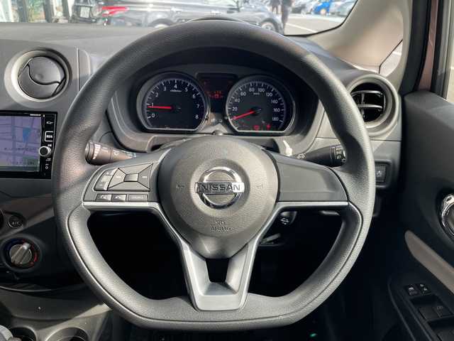 日産 ノート X 愛知県 2017(平29)年 4.2万km ピンク 衝突軽減システム/純正ナビ/全方位カメラ/ワンセグ/CD DVD/Bluetooth/バックカメラ/コーナーセンサー/ETC/ドライブレコーダー/ステアリングスイッチ/スマートキー/プッシュスタート