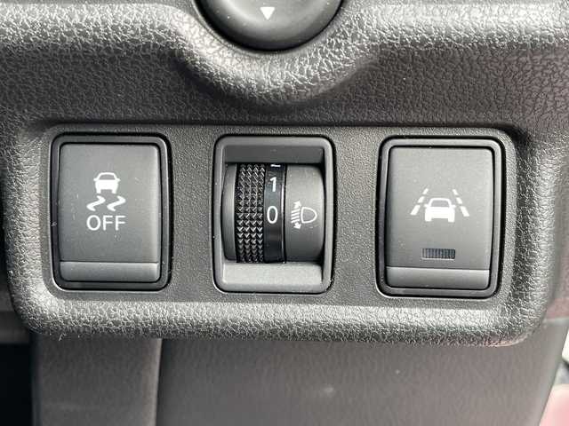 日産 ノート X 愛知県 2017(平29)年 4.2万km ピンク 衝突軽減システム/純正ナビ/全方位カメラ/ワンセグ/CD DVD/Bluetooth/バックカメラ/コーナーセンサー/ETC/ドライブレコーダー/ステアリングスイッチ/スマートキー/プッシュスタート