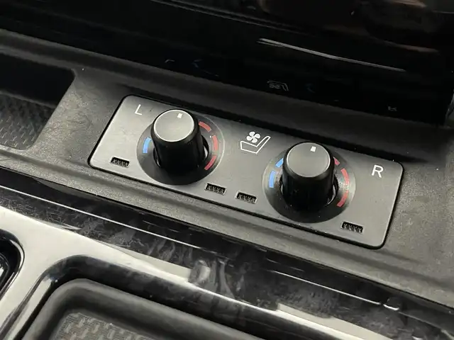 トヨタ ヴェルファイア Z Gエディション 埼玉県 2019(平31)年 4.8万km ホワイトパールクリスタルシャイン 禁煙 後席モニタ 純正10型ナビ 両側電動 Bカメラ 温冷シート LEDヘッドライト ビルトインETC 前後ドライブレコーダー フルセグ BT パワーシート 電動リアゲート 追従走行 ワイヤレス充電　ＭＴモード付ＡＴ　オートハイビーム　レーンキープ　コーナーセンサー　純正フロアマット　フルフラット　オットマン　衝突被害軽減　スマートキー　プッシュスタート　１００Ｖ電源