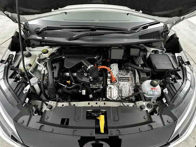 日産 オーラ G レザーエディション 大分県 2022(令4)年 1.6万km ピュアホワイトパール 純正SDナビ/　BT/CD/DVD/フルセグ/全方位カメラ/アラウンドビューモニター/プロパイロット/オートブレーキホールド/コーナーセンサー/オートマチックハイビーム/ビルトインETC/LEDヘッドライト/レザーシート/ドライブレコーダー/純正アルミホイル17インチ/純正フロアマット/革巻ステアリング