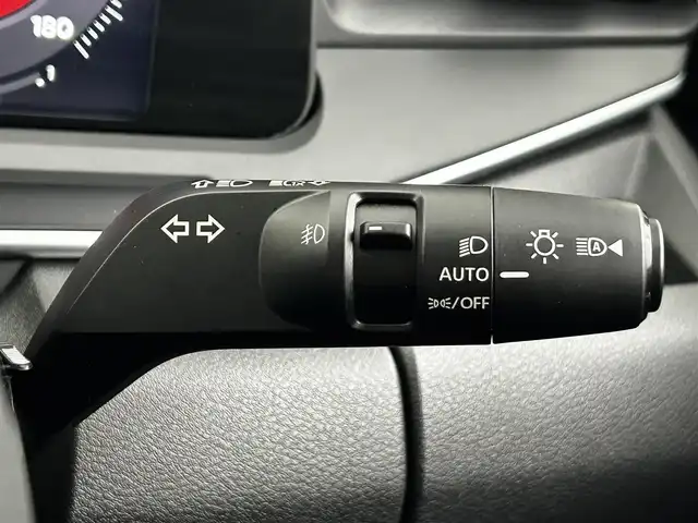 日産 オーラ G レザーエディション 大分県 2022(令4)年 1.6万km ピュアホワイトパール 純正SDナビ/　BT/CD/DVD/フルセグ/全方位カメラ/アラウンドビューモニター/プロパイロット/オートブレーキホールド/コーナーセンサー/オートマチックハイビーム/ビルトインETC/LEDヘッドライト/レザーシート/ドライブレコーダー/純正アルミホイル17インチ/純正フロアマット/革巻ステアリング