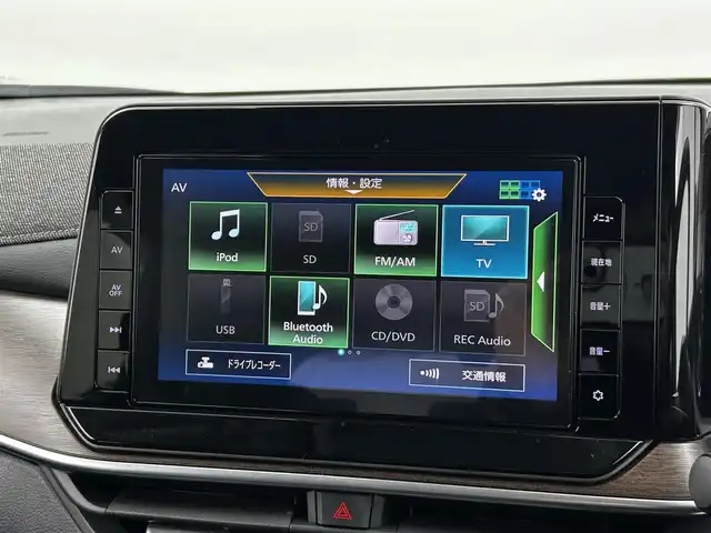 日産 オーラ G レザーエディション 大分県 2022(令4)年 1.6万km ピュアホワイトパール 純正SDナビ/　BT/CD/DVD/フルセグ/全方位カメラ/アラウンドビューモニター/プロパイロット/オートブレーキホールド/コーナーセンサー/オートマチックハイビーム/ビルトインETC/LEDヘッドライト/レザーシート/ドライブレコーダー/純正アルミホイル17インチ/純正フロアマット/革巻ステアリング