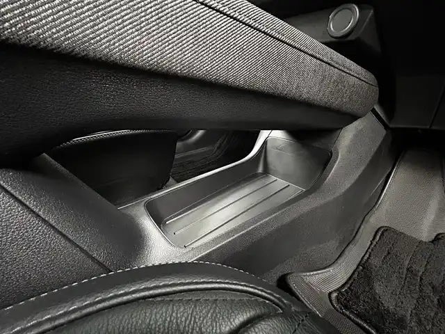 日産 オーラ G レザーエディション 大分県 2022(令4)年 1.6万km ピュアホワイトパール 純正SDナビ/　BT/CD/DVD/フルセグ/全方位カメラ/アラウンドビューモニター/プロパイロット/オートブレーキホールド/コーナーセンサー/オートマチックハイビーム/ビルトインETC/LEDヘッドライト/レザーシート/ドライブレコーダー/純正アルミホイル17インチ/純正フロアマット/革巻ステアリング