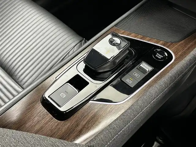 日産 オーラ G レザーエディション 大分県 2022(令4)年 1.6万km ピュアホワイトパール 純正SDナビ/　BT/CD/DVD/フルセグ/全方位カメラ/アラウンドビューモニター/プロパイロット/オートブレーキホールド/コーナーセンサー/オートマチックハイビーム/ビルトインETC/LEDヘッドライト/レザーシート/ドライブレコーダー/純正アルミホイル17インチ/純正フロアマット/革巻ステアリング