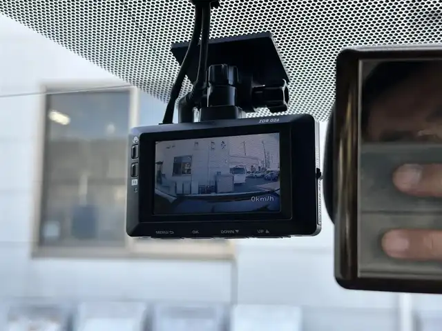 トヨタ プリウス α S ツーリングセレクション 東京都 2014(平26)年 4.9万km ホワイトパールクリスタルシャイン ワンオーナー/純正ナビ【Bluetooth接続可、CD、DVD、フルセグTV走行中視聴可】/バックカメラ/ドライブレコーダー前後/ドライブモード【EV、ECO、PWR】/純正フロアマット/純正アルミホイール/オートライト/盗難防止装置/横滑り防止装置/ABS/Wエアバッグ/カーテンエアバッグ/スマートキー/スペアキー1本/保証書、取扱説明書