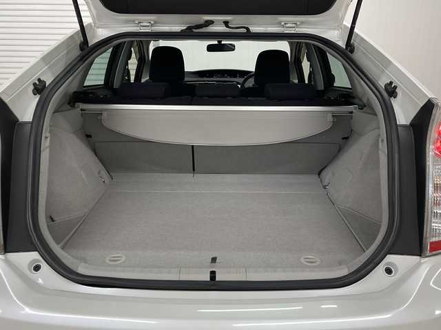 トヨタ プリウス S ツーリングセレクション 熊本県 2013(平25)年 4.5万km ホワイトパールクリスタルシャイン 純正ナビ（NSCP-W62）/TV/Bluetooth/CD/ビルトインETC/LEDヘッドライト/純正17インチAW/純正フロアマット/スマートキー/アイドリングストップ/ステアリングスイッチ/フォグランプ