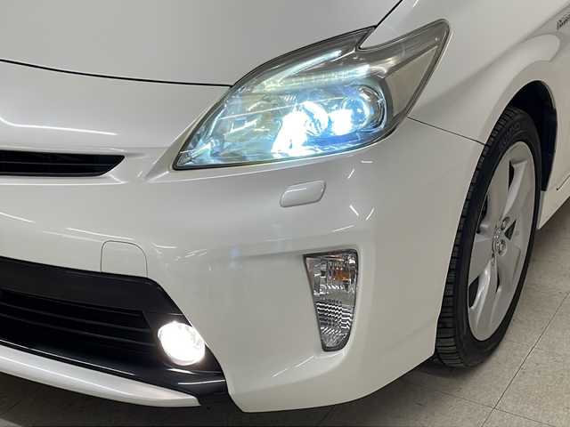 トヨタ プリウス S ツーリングセレクション 熊本県 2013(平25)年 4.5万km ホワイトパールクリスタルシャイン 純正ナビ（NSCP-W62）/TV/Bluetooth/CD/ビルトインETC/LEDヘッドライト/純正17インチAW/純正フロアマット/スマートキー/アイドリングストップ/ステアリングスイッチ/フォグランプ