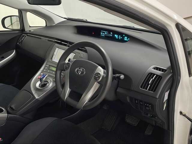 トヨタ プリウス S ツーリングセレクション 熊本県 2013(平25)年 4.5万km ホワイトパールクリスタルシャイン 純正ナビ（NSCP-W62）/TV/Bluetooth/CD/ビルトインETC/LEDヘッドライト/純正17インチAW/純正フロアマット/スマートキー/アイドリングストップ/ステアリングスイッチ/フォグランプ