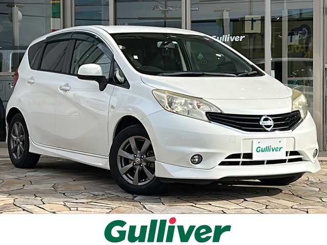 日産 ノート X エアロスタイル 静岡県 2013(平25)年 8万km ブリリアントホワイトパール 純正ナビ/・フルセグTV/・CD/・iPod/・Radio/・SD/主要装備/・プッシュスタート/・ETC車載器/・スマートキー/・アイドリングストップ/・ECOモード/・純正15インチＡＷ/・純正フロアマット/・ドアバイザー