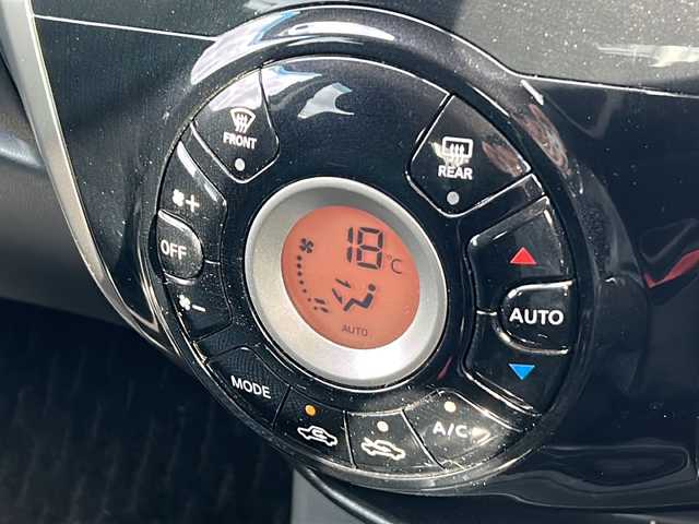 日産 ノート X エアロスタイル 静岡県 2013(平25)年 8万km ブリリアントホワイトパール 純正ナビ/・フルセグTV/・CD/・iPod/・Radio/・SD/主要装備/・プッシュスタート/・ETC車載器/・スマートキー/・アイドリングストップ/・ECOモード/・純正15インチＡＷ/・純正フロアマット/・ドアバイザー