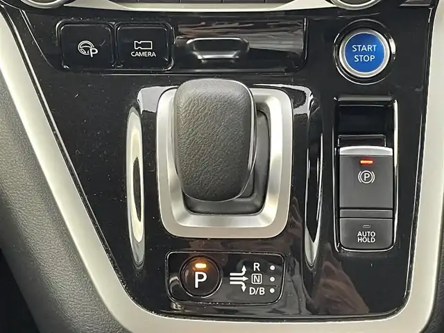 日産 セレナ e－パワー ハイウェイスター V 愛媛県 2019(平31)年 2.6万km ブリリアントホワイトパール 社外ナビ（Bluetooth/SD/CD/DVD/フルセグTV)/アランドビューモニター/日産プロパイロット/両側パワースライドドア/ETC/デジタルインナーミラー/前方ドライブレコーダー/純正15インチアルミホイール/純正フロアマット/LEDヘッドライト/フォグランプ/ABS/横滑り防止装置/レーンキープアシスト/衝突被害軽減ブレーキ/プッシュスタート/スマートキー