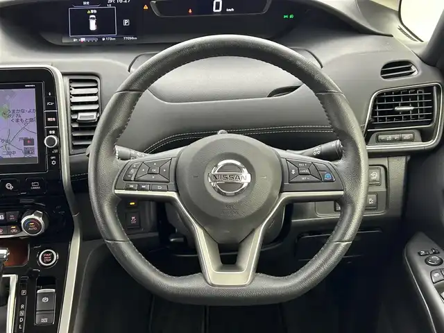 日産 セレナ ハイウェイスター Vセレクション 熊本県 2017(平29)年 7.7万km アズライトブルー 純正フリップダウンモニター/純正9インチナビMM516D-L/（フルセグTV/BT/CD/DVD/SD/USB）/アラウンドビューモニター/インテリジェントルームミラー/社外前方ドライブレコーダー/ハンズフリー両側パワースライドドア/ETC/パーキングアシスト/プロパイロット/エマージェンシーブレーキ/車線逸脱警報/前後クリアランスソナー/ふらつき警報/アイドリングストップ/インテリジェントルームミラー/横滑り防止/電動パーキングブレーキ/ブレーキホールド/純正フロアマット/社外１６インチAW/オートライト/オートマチックハイビーム/LEDヘッドライト/フォグライト/スマートキー/プッシュスタート/スペアキー1本