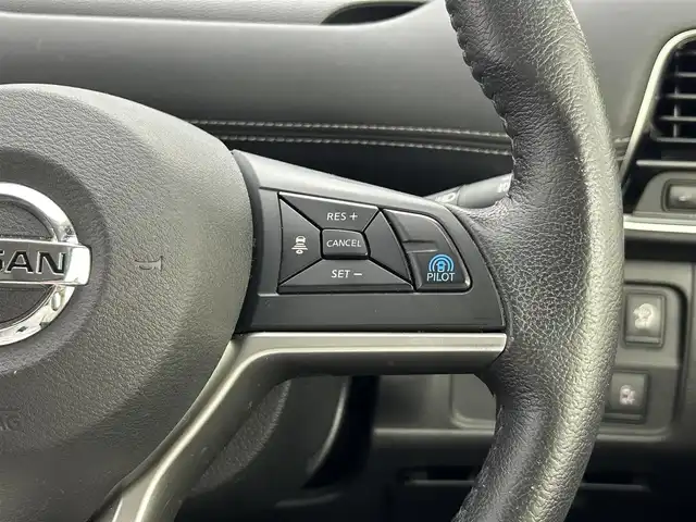 日産 セレナ ハイウェイスター Vセレクション 熊本県 2017(平29)年 7.7万km アズライトブルー 純正フリップダウンモニター/純正9インチナビMM516D-L/（フルセグTV/BT/CD/DVD/SD/USB）/アラウンドビューモニター/インテリジェントルームミラー/社外前方ドライブレコーダー/ハンズフリー両側パワースライドドア/ETC/パーキングアシスト/プロパイロット/エマージェンシーブレーキ/車線逸脱警報/前後クリアランスソナー/ふらつき警報/アイドリングストップ/インテリジェントルームミラー/横滑り防止/電動パーキングブレーキ/ブレーキホールド/純正フロアマット/社外１６インチAW/オートライト/オートマチックハイビーム/LEDヘッドライト/フォグライト/スマートキー/プッシュスタート/スペアキー1本