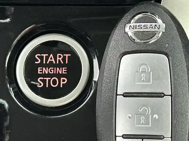 日産 セレナ ハイウェイスター Vセレクション 熊本県 2017(平29)年 7.7万km アズライトブルー 純正フリップダウンモニター/純正9インチナビMM516D-L/（フルセグTV/BT/CD/DVD/SD/USB）/アラウンドビューモニター/インテリジェントルームミラー/社外前方ドライブレコーダー/ハンズフリー両側パワースライドドア/ETC/パーキングアシスト/プロパイロット/エマージェンシーブレーキ/車線逸脱警報/前後クリアランスソナー/ふらつき警報/アイドリングストップ/インテリジェントルームミラー/横滑り防止/電動パーキングブレーキ/ブレーキホールド/純正フロアマット/社外１６インチAW/オートライト/オートマチックハイビーム/LEDヘッドライト/フォグライト/スマートキー/プッシュスタート/スペアキー1本