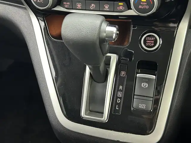 日産 セレナ ハイウェイスター Vセレクション 熊本県 2017(平29)年 7.7万km アズライトブルー 純正フリップダウンモニター/純正9インチナビMM516D-L/（フルセグTV/BT/CD/DVD/SD/USB）/アラウンドビューモニター/インテリジェントルームミラー/社外前方ドライブレコーダー/ハンズフリー両側パワースライドドア/ETC/パーキングアシスト/プロパイロット/エマージェンシーブレーキ/車線逸脱警報/前後クリアランスソナー/ふらつき警報/アイドリングストップ/インテリジェントルームミラー/横滑り防止/電動パーキングブレーキ/ブレーキホールド/純正フロアマット/社外１６インチAW/オートライト/オートマチックハイビーム/LEDヘッドライト/フォグライト/スマートキー/プッシュスタート/スペアキー1本