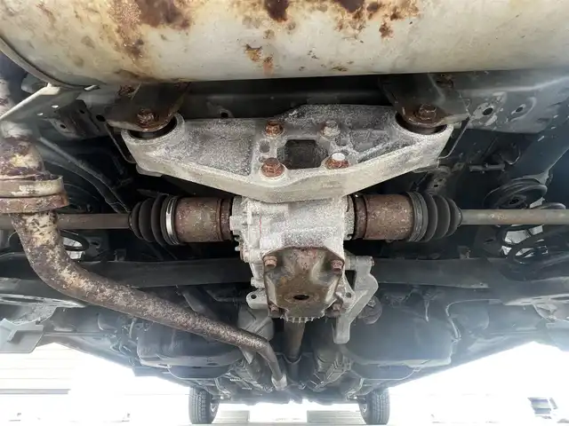 トヨタ ヴィッツ F 秋田県 2012(平24)年 7万km ブラックマイカ 純正オーディオ/４WD/リモコンキー/社外アルミ/ETC/純正フロアマット/純正ドアバイザー/寒冷地仕様/電動格納ミラー/パワーステアリング/パワーウィンドウ/センターデフロック/保証書/取扱説明書/記録簿