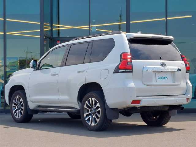 トヨタ ランドクルーザー プラド TX Lパッケージ 東京都 2023(令5)年 1.6万km ホワイトパールクリスタルシャイン サンルーフ/ワンオーナー/Toyota Safety Sense/・プリクラッシュセーフティ/・レーンディパーチャーアラート/・オートマチックハイビーム/・レーダークルーズコントロール/・クリアランスソナー/・ブラインドスポットモニター/パノラミックビューモニター/ルームミラー型ドライブレコーダー(前後)/プッシュスタート/MTモード付きAT/純正ナビ/フルセグTV/ETC/ルーフレール/レザーシート/パワーシート/シートヒーター/ベンチレーション/LEDヘッドライト/19インチ純正アルミホイール