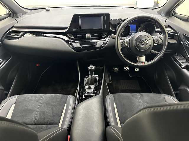 トヨタ Ｃ－ＨＲ S－T GRスポーツ 兵庫県 2021(令3)年 2.8万km ブラック/ホワイトパールクリスタルシャイン 2トーン 6速MT/純正SDナビ/(NSZT-W68T)/フルセグ CD DVD BT MSV/バックカメラ/ALPINEデジタルインナーミラー/ドラレコ内臓/レーダークルーズコントロール/プリクラッシュセーフティー/LDA/社外4本出しマフラー/GRフロントサイドスポイラー/GRサイドスカート/GRリアスポイラー/GRキャリパー/BBS19インチアルミホイール/LEDヘッドライト/LEDフォグライト/オートライト/オートハイビーム/ハーフレザーシート/シートヒーター/ビルトインETC2.0/スマートキー