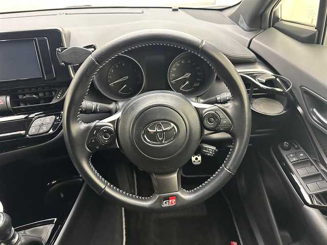 トヨタ Ｃ－ＨＲ S－T GRスポーツ 兵庫県 2021(令3)年 2.8万km ブラック/ホワイトパールクリスタルシャイン 2トーン 6速MT/純正SDナビ/(NSZT-W68T)/フルセグ CD DVD BT MSV/バックカメラ/ALPINEデジタルインナーミラー/ドラレコ内臓/レーダークルーズコントロール/プリクラッシュセーフティー/LDA/社外4本出しマフラー/GRフロントサイドスポイラー/GRサイドスカート/GRリアスポイラー/GRキャリパー/BBS19インチアルミホイール/LEDヘッドライト/LEDフォグライト/オートライト/オートハイビーム/ハーフレザーシート/シートヒーター/ビルトインETC2.0/スマートキー